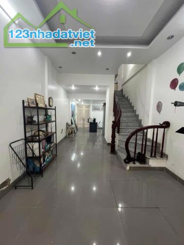 Bán nhà Kim Chung, Hoài Đức, dân xây, oto đỗ cổng, 40m2, 3.65 tỷ