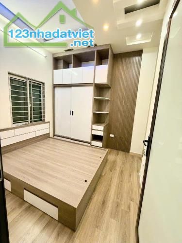 BÁN NHÀ NHÂN HÒA DT GẦN 30M², NHÀ 5 TẦNG, CÁCH Ô TÔ ĐỖ CHỈ VÀI BƯỚC CHÂN HƠN 4 TỶ XÍU - 1