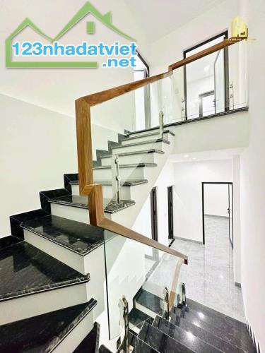 Bán nhà Khúc Thừa Dụ, 54m2 4 tầng, mới tinh, Ô.tô đỗ cửa, Giá 3.95 tỉ - 2