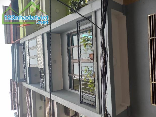 NHÀ ĐẸP Ở LUÔN ,50M² 4TẦNG , NHỈNH 6ĐỒNG .- Ô TÔ DỪNG ĐỖ TRƯỚC NHÀ . NỘI THẤT ĐẸP ,ĐẤT Ở