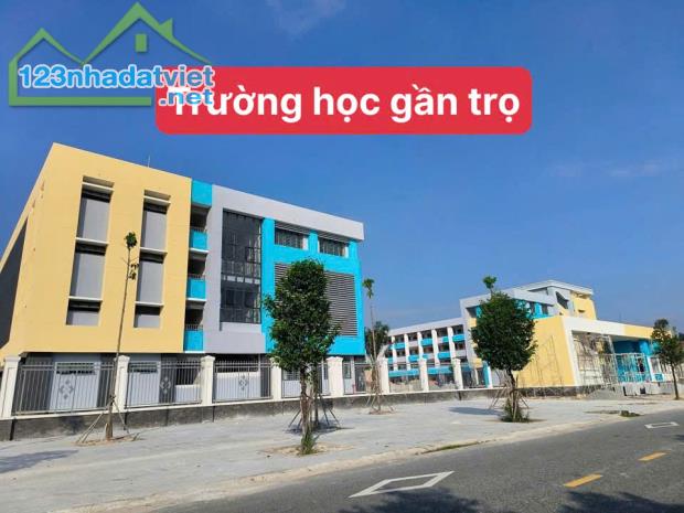 BÁN CĂN NHÀ VÀ DÃY TRỌ (4 PHÒNG) 5X30M GIÁ 1TY550TR NGAY KCN BECAMEX TTHC BÀU BÀNG BD - 2