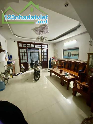 QUẬN 12, TRƯƠNG THỊ HOA, NHÀ 4 TẦNG HXH THÔNG 103M2, NGANG 5.3M CHỈ 4.95 TỶ - 1