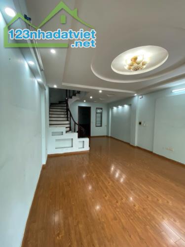 BÁN NHÀ KHU LÃNG YÊN, Ở LUÔN,NGÕ THÔNG, DÂN XÂY, 15M RA PHỐ, 60M2 GIÁ CHỈ 9 TỶ