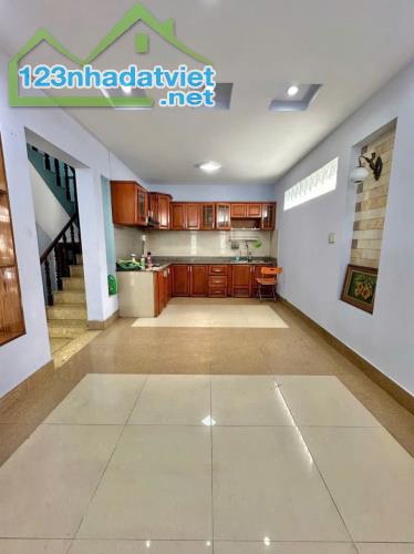 NGộp Villa Lê Đại Hành - Quận 11 - 8x14m  - HXH 10m thông - 3 tầng - 3