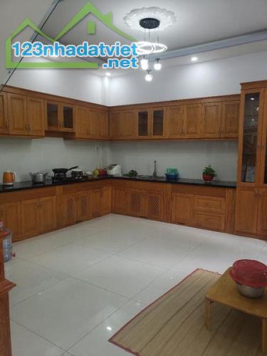 BÁN NHÀ 3 TẦNG, 200M2, 10 PN, 10 WC, THẠNH XUÂN 25, Q.12, GIÁ 6.5 TỶ - VỊ TRÍ VÀNG, SỔ - 2