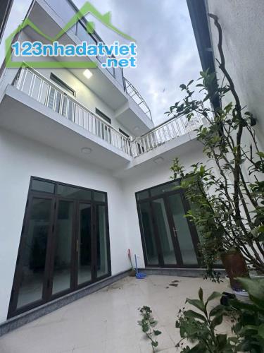 Siêu phẩm Trích Sài - 130m2 x 3T - MT 11m - Mặt ngõ thông Oto tránh - Vài bước ra Hồ - 5