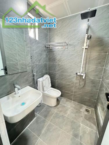 Bán CCMN Giáp Nhất 105m2 MT8m 7tầng 18.7 tỷ cách mặt Phố đường chim bay 2 nhà - 3