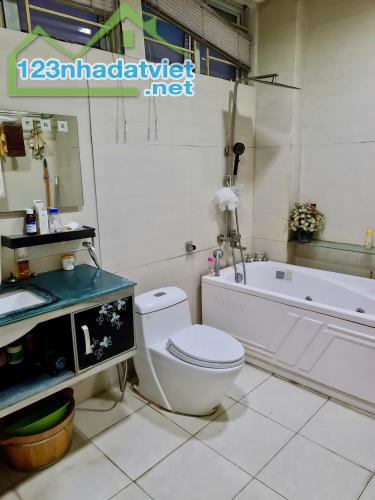 PHÂN LÔ, GARA, LÔ GÓC, HOÀNG QUỐC VIỆT, 68M2, 4T, MT 4,6M, 20M RA PHỐ, GẤP 220TR/M2, NHANH - 3