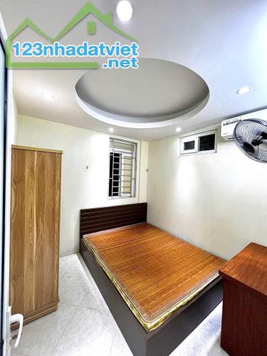 Bán chung cư phố Tây Sơn. Sổ đỏ; Dt: 52 m2, Giá 1.69 tỷ (giá chuẩn, thật) và còn nhà. - 4