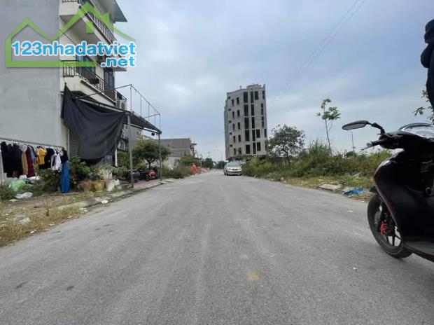 BÁN 123M2 LÔ GÓC KHU GIÃN DÂN XUÂN LÂM, CÁCH 150M LÀ TRƯỜNG ĐH DỆT MAY, ĐÔNG SINH VIÊN