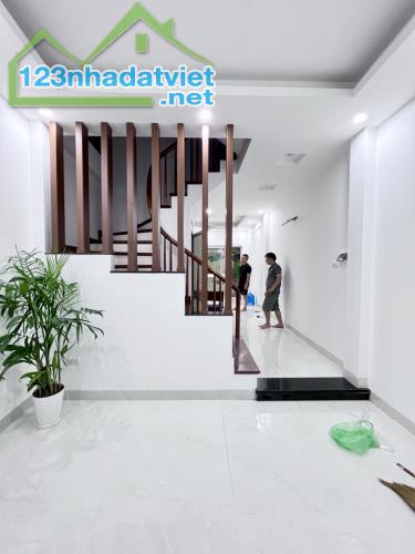 HIẾM, Ô TÔ KINH DOANH, ĐƯỜNG RỘNG 8m - TRỊNH ĐÌNH CỬU, DT 48m2 x 5T, GIÁ 11 Tỷ