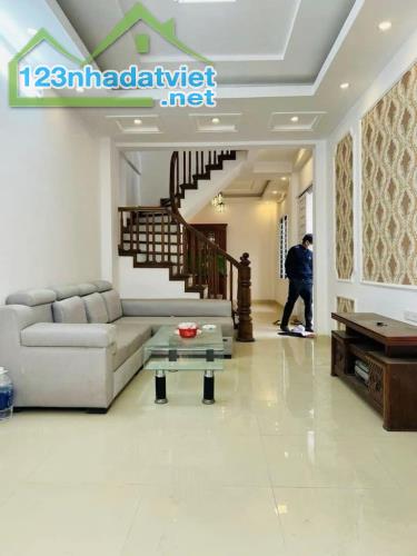 Bán nhà Bùi Xương Trạch, 45m2 x 4 tầng, ô tô qua nhà, LÔ GÓC, giá 10,7 tỷ