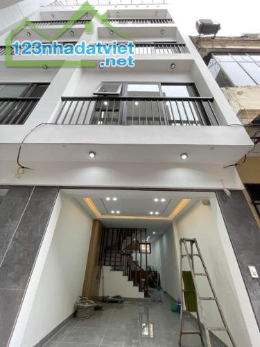 🎁🎁Nhà Đẹp, Ngõ Rộng, Ô Tô Đỗ Cổng - Giá 5.5 Tỷ/35m².Vị trí đắc địa, khu vực tri thức