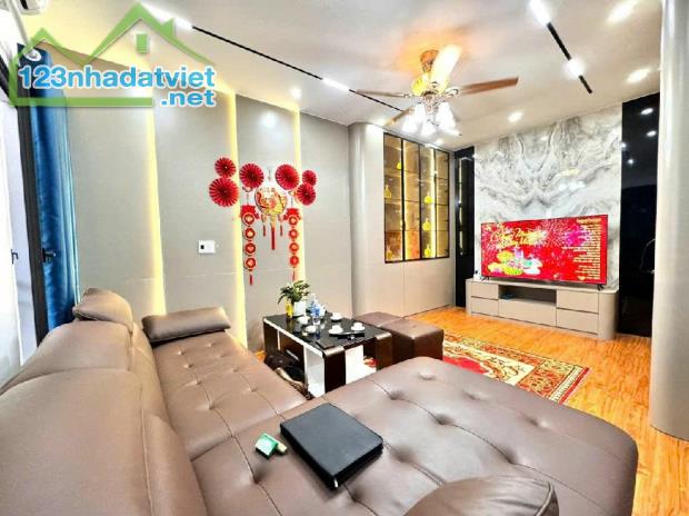 🏠 Bán Nhà 7 Tầng, Phố Yên Hòa, Ngõ Thông 💰 Giá: 9.8 tỷ VND - 1