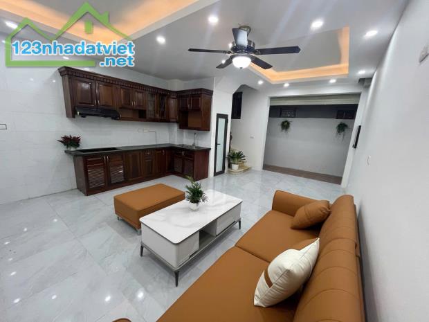 Bán nhà Hoàng Mai Hà Nội, DT 34/40 m2 (4 tầng), chỉ 3,65 tỷ. Lh: 0977756689