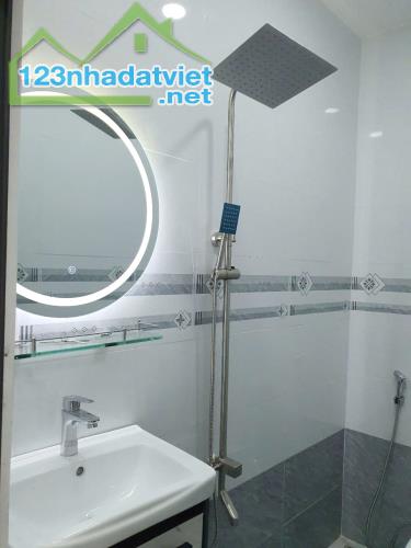 Nhà 2 tầng (4.25x8m) gần HXH đường Âu Dương Lân P3Q8 - 3