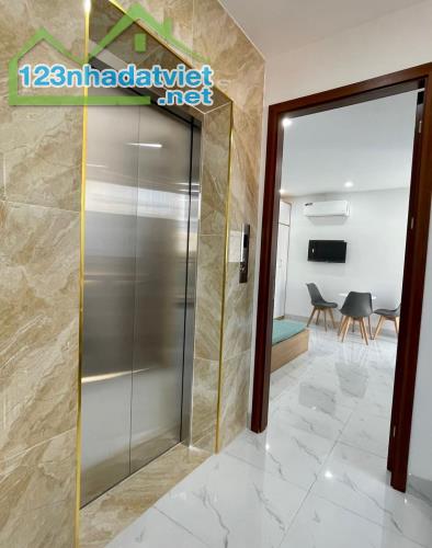 Độc! Bán tòa nhà CCMN Ngọc Lâm - 10 phòng - 70m2*6T*6m - Ô tô qua - 850m tới cầu Long Biên - 4