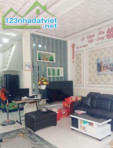 Nhà đẹp 4 tầng 80m2 đường 8m xe hơi thông khu PETECHIM 2637 Huỳnh Tấn Phát Nhà Bè 7.7 tỷ - 3