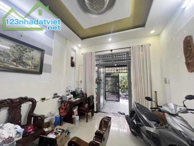 Giảm 100tr Nhà 3 tầng Lê Văn Khương Q12, 87m2, 5x17.3m chỉ 5.x tỷ - 4