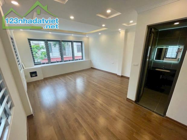 CẦN BÁN NHÀ #PHÚCLỢI, LONG BIÊN DT: 50m².  6 tầng.   MT: 5m.   G.i.á: 7.95tỷ. - 3