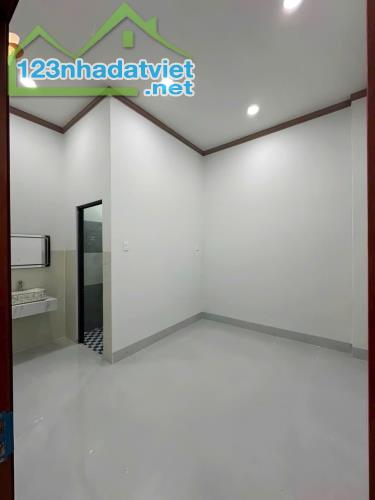 BÁN CĂN NHÀ CẤP 4_125m2_NGAY CHỢ THẠNH PHÚ