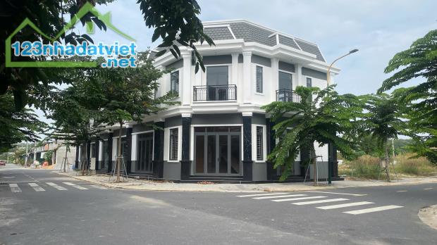 Nhà phố hiện đại tại Hòa Lợi, Bến Cát, giá rẻ 2,66 tỷ - Sổ hồng riêng!
Modern Townhouse - 1