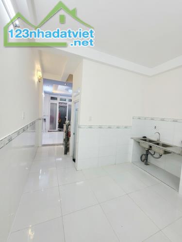 Bán gấp nhà ĐINH BỘ LĨNH, giá 6.5 tỷ, gần hẻm xe hơi, 40m2, 2 lầu.