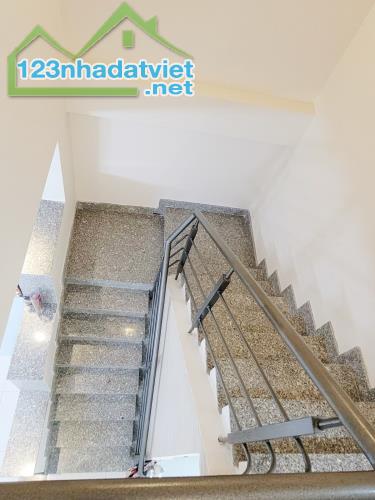 Bán gấp nhà ĐINH BỘ LĨNH, giá 6.5 tỷ, gần hẻm xe hơi, 40m2, 2 lầu. - 3