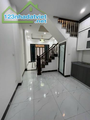 Bán nhà Biên Giang, ô tô lùi cửa. 5 tầng (30m2) giá chỉ 3.3 tỷ. 1km ra Ql6. Lh 0966929600 - 1