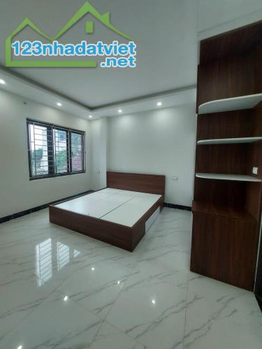 Bán nhà Biên Giang, ô tô lùi cửa. 5 tầng (30m2) giá chỉ 3.3 tỷ. 1km ra Ql6. Lh 0966929600 - 2