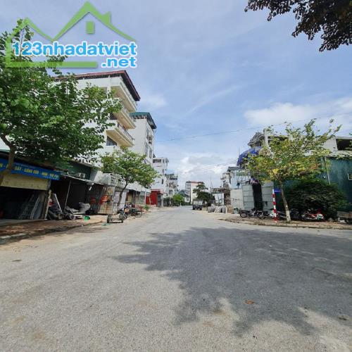 Bán nhà Trâu Quỳ, Gia Lâm. Chỉ 4 tỷ 0x có nhà 4 tầng mới tinh. 20m ra trục ô tô tránh. Lh - 2