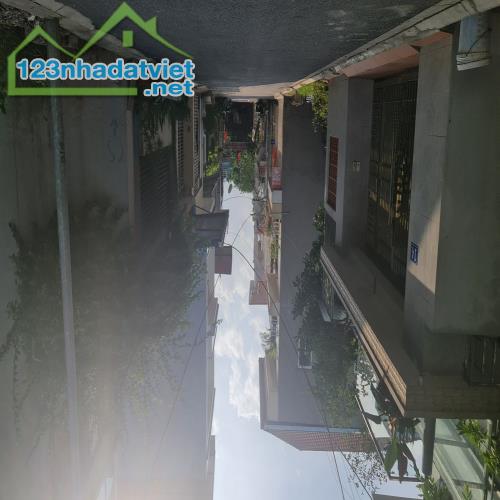 Bán nhà Trâu Quỳ, Gia Lâm. Chỉ 4 tỷ 0x có nhà 4 tầng mới tinh. 20m ra trục ô tô tránh. Lh