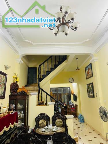 Bán nhà Cầu Giấy. Dt 79m*4T, Mt 4,2m, 24Tỷ. Gaza 7 chỗ, ngõ thông, nhà dân xây đẹp ở sướng - 2