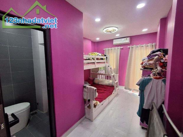 CHỊ LOAN ĐỔI NHÀ LỚN BÁN GẤP NHÀ ĐƯỜNG TẠ QUANG BỬU - DƯƠNG BÁ TRẠC - 35M2 - NHỈNH 4 T . Ỷ - 4