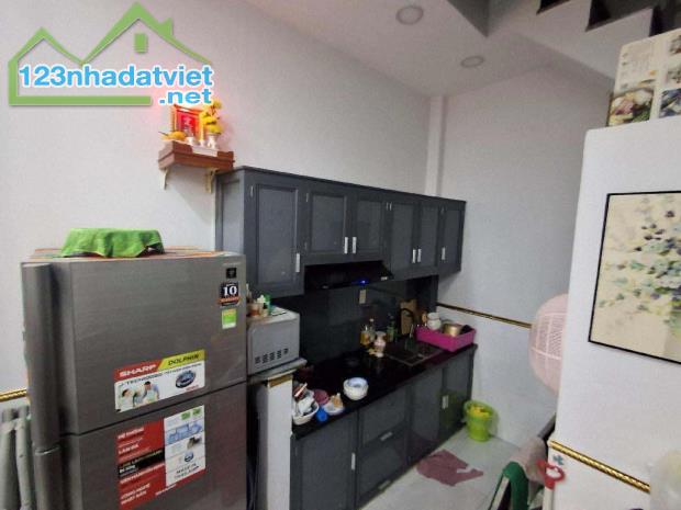 CHỊ LOAN ĐỔI NHÀ LỚN BÁN GẤP NHÀ ĐƯỜNG TẠ QUANG BỬU - DƯƠNG BÁ TRẠC - 35M2 - NHỈNH 4 T . Ỷ