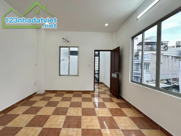 Cho thuê Nhà 2 Tầng , 33m², mặt tiền 3,5m Hoàn kiếm, gần nhà Hát lớn, Tiện lợi kinh doanh!