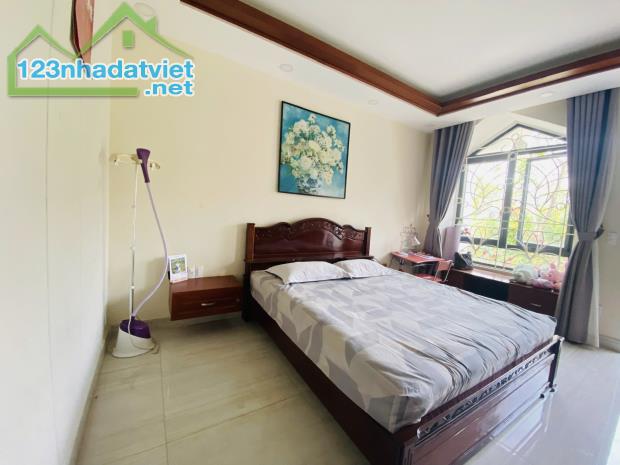 Bán Nhà Mặt Tiền Đường Bùi Tá Hán-An Phú-Q2 DT:80m2(4x20) Trệt 3 Lầu-4PN,5WC-Giá 18,5 Tỷ - 1