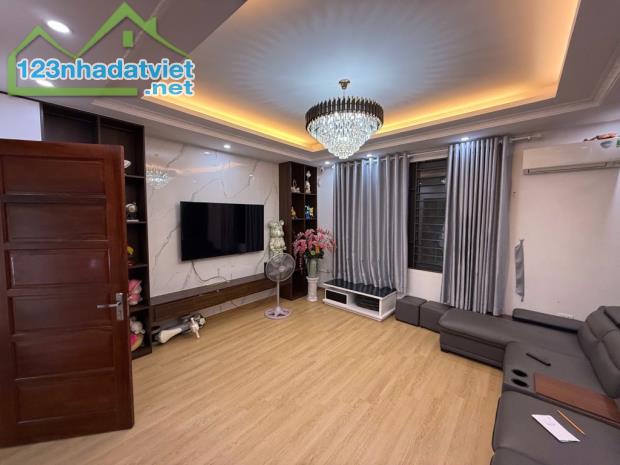 NHÀ MỚI tại liên mạc .40m² 5tầng, chưa đến 5tỷ . có nhà ĐÓN TẾT  Nhà thiết kế.6 NGỦ , đầy