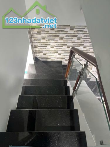 Bán nhà đẹp HXH Lạc Long Quân Tân Bình, 3.8x11m chỉ 3.6 tỷ - 3