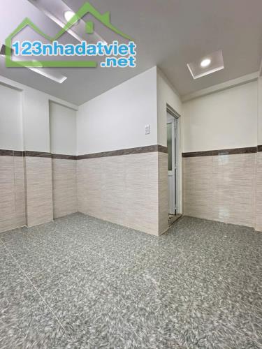 NHÀ BÁN BÌNH TÂN - CHIẾN LƯỢC - GẦN BỆNH VIỆN BÌNH TÂN - 35M2 - 3 TẦNG -HẺM 5M THÔNG - GIÁ - 4