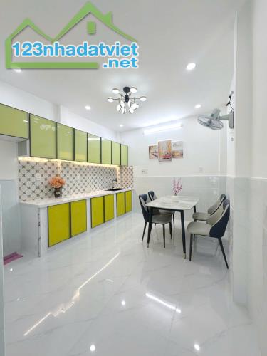 Nhà mới đẹp 3.5*13m hẻm 184 Âu Dương Lân P3Q8 - 2