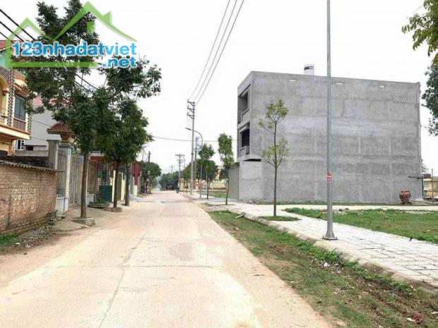 BÁN ĐẤT TRỤC ĐƯỜNG 32 – PHÂN LÔ – VỈA HÈ - Ô TÔ TRÁNH – KD DT 50M2 GIÁ 7.4T LH: 0949859830