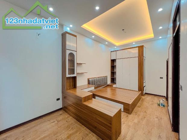 BÁN Căn Nhà 40m2,  Hiện Đại, Vị Trí Tuyệt Vời - Kim Ngưu, Quỳnh Mai, HBT, HN, DT: 40m², 4 - 3