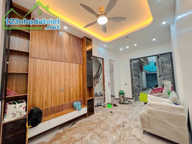 BÁN Căn Nhà 40m2,  Hiện Đại, Vị Trí Tuyệt Vời - Kim Ngưu, Quỳnh Mai, HBT, HN, DT: 40m², 4