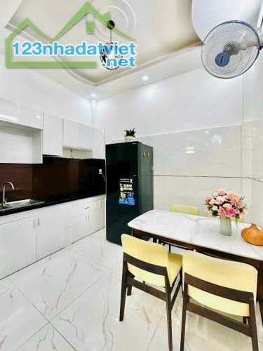 Kẹt tiền xoay vốn gấp cần bán nhà Lê Quang Định 2tỷ750 68m2 4PN 5WC - 4