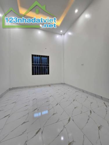 Bán nhà 60m2x3T, cổng riêng, Oto đỗ cửa, 3.5km Phenika. - 3