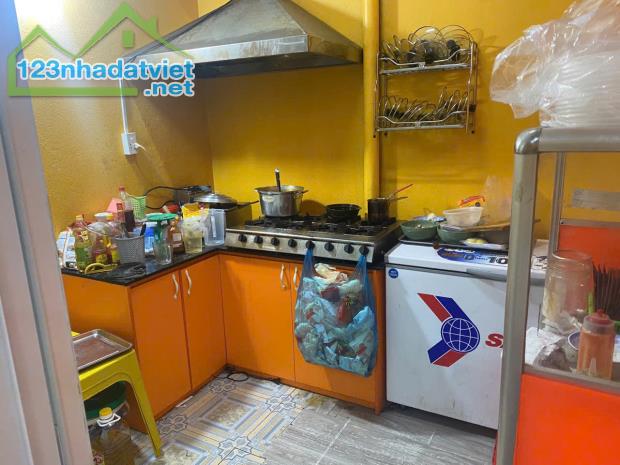 Cần sang quán gấp cho ai có nhu cầu vào làm luôn Mặt tiền đường DT743, gần ngã tư Bình - 1