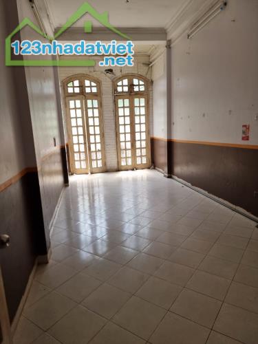 Bán nhà sổ đỏ A4, mặt VIP  Phố Thái Hà, Quận Đống Đa. DT: 48m, 5 tầng. Giá: 30 tỷ