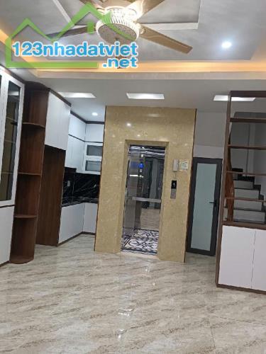 Bán Nhà Tứ Liên Tây Hồ Thang Máy Ơ Ngay 37m MT4,8m Hơn8Tỷ - 1