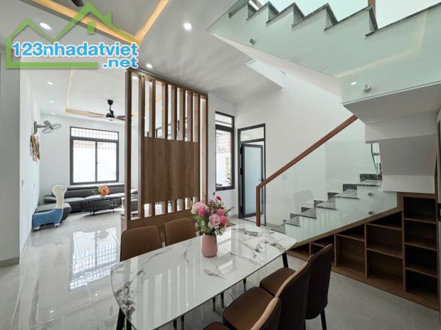 🏡  NHÀ GÓC 2 MẶT TIỀN HẺM CẤP 1 Y WANG . 💥  2 TỶ 950 - 3